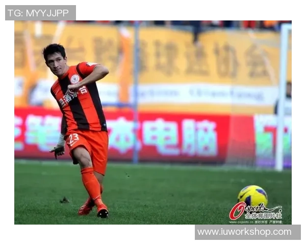 足球球星精神：超越赛场的坚持与奋斗，塑造永恒传奇