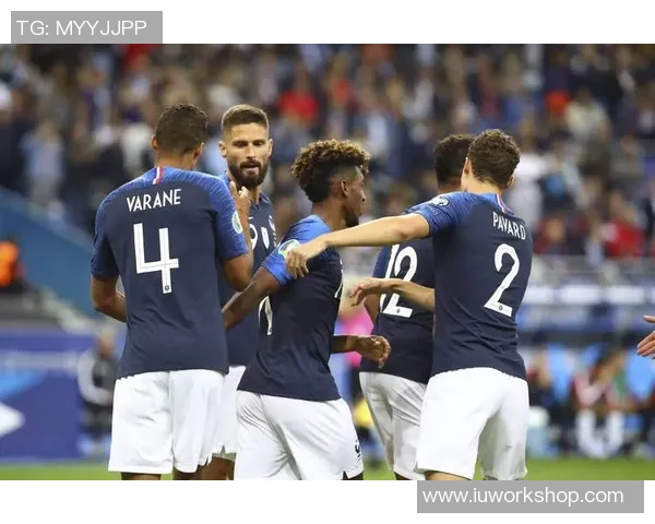 世界超级球星足球赛穿搭潮流引领：从赛场到街头的时尚风向标